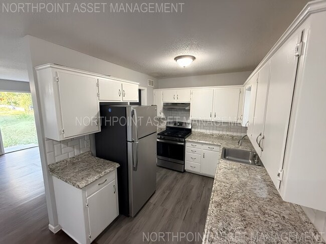 Photo - 3 bed, 1 bath, open layout available now!