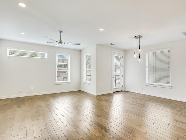 Photo - 2301 Bluebonnet Ln Unit 12