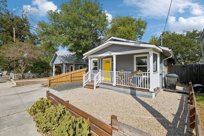 Photo - DARLING 2-BEDROOM MAHNCKE PARK COTTAGE