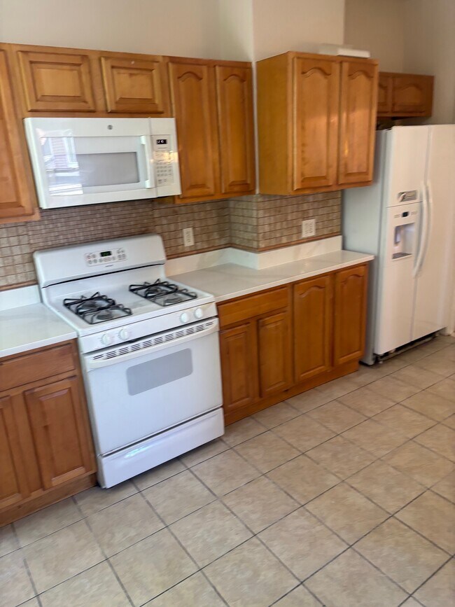 66 Clifford St Unit 2