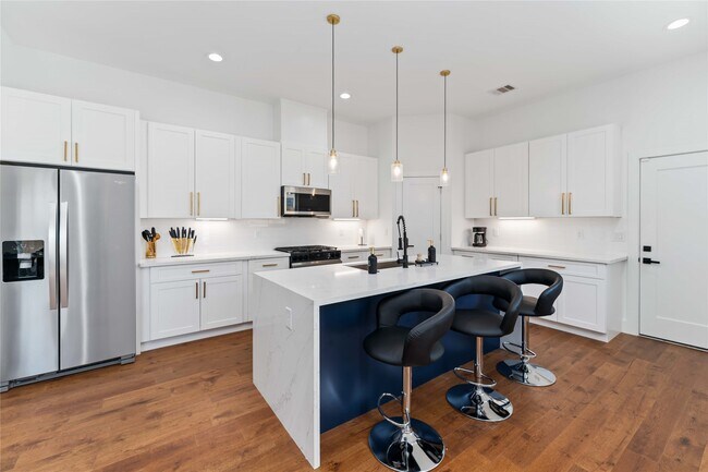 Photo - 3040 Webster St