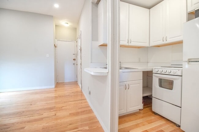 Photo - 36 Winchester St Unit 6