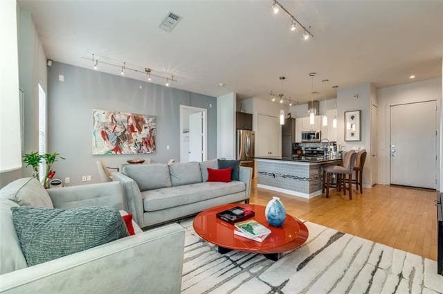 Building Photo - 2950 McKinney Ave Unit 427