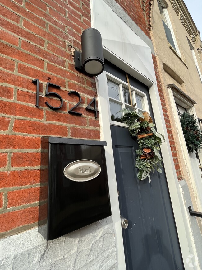 Building Photo - 1524 S Hicks St Rental
