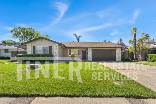 Building Photo - 9024 Leatham Ave