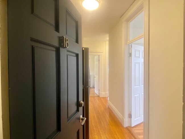 Photo - 6 Camelot Ct