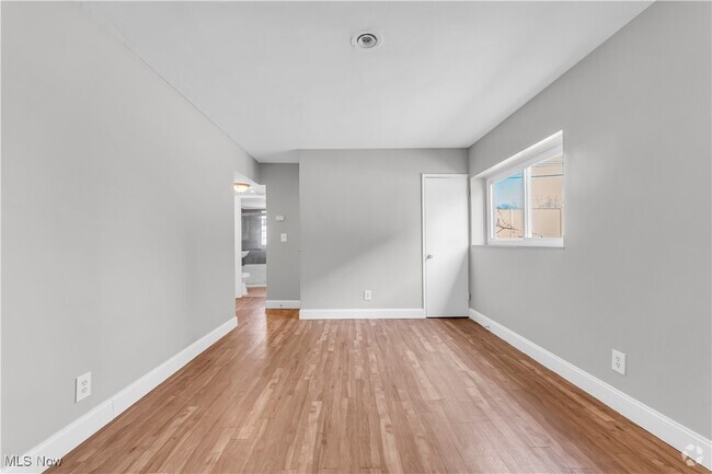 Building Photo - 18963 Hilliard Blvd Unit 1 Rental