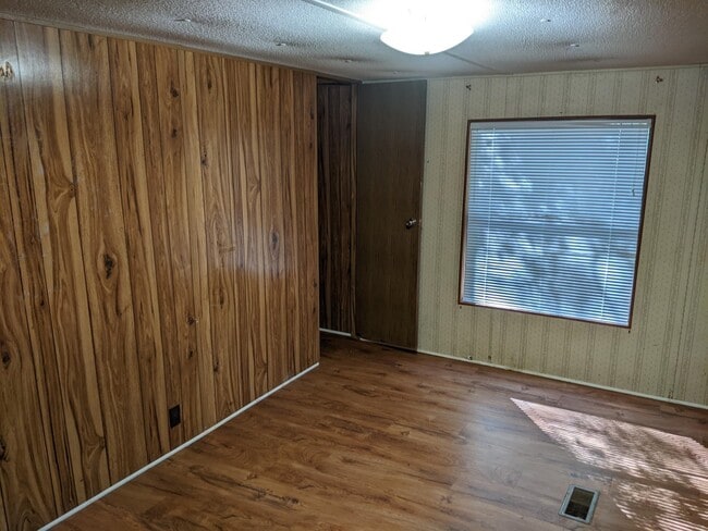 11231 Daddy Hall Ln
