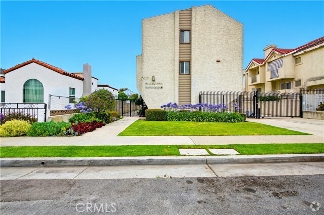 Building Photo - 1217 W 168th St Rental