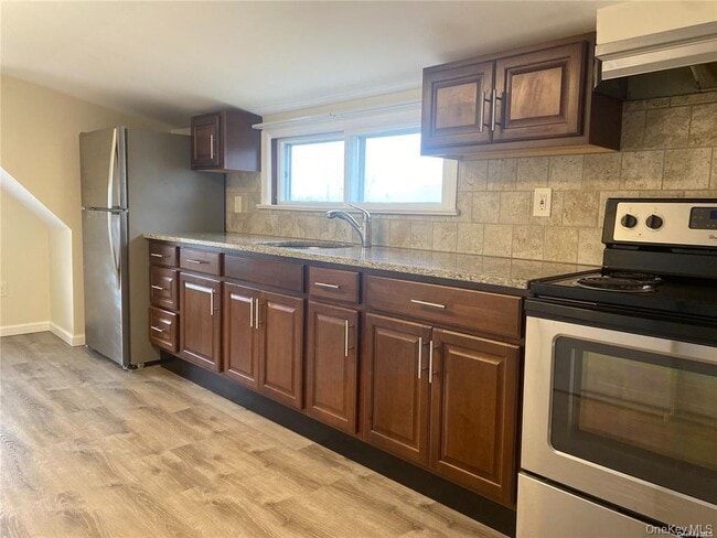 Photo - 245 Scudder Ave