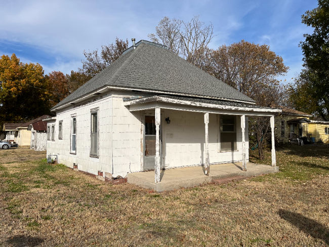 Building Photo - 1022 Carolina St Rental