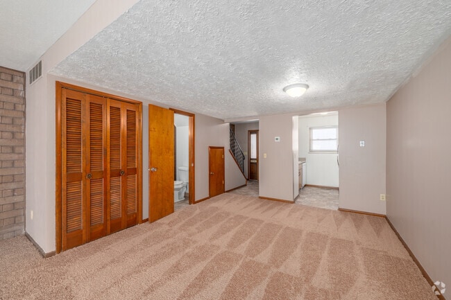2 habitaciones, 1,5 baños, 1033 pies cuadrados, comedor - Cambridge Court Townhomes