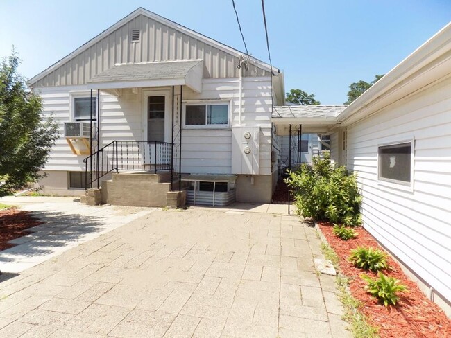 Building Photo - 225 3rd St E Unit 1 Rental