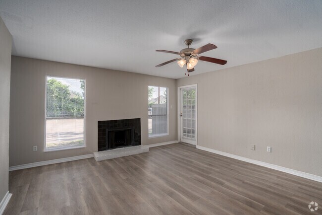 2BR, 2BA - 1,000SF - Living Room
