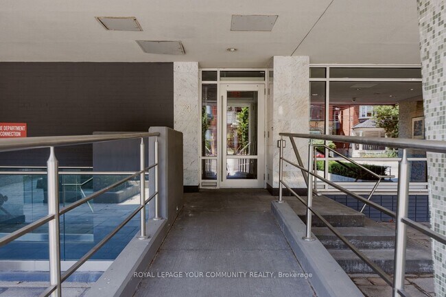 Photo - 74 Spadina Rd