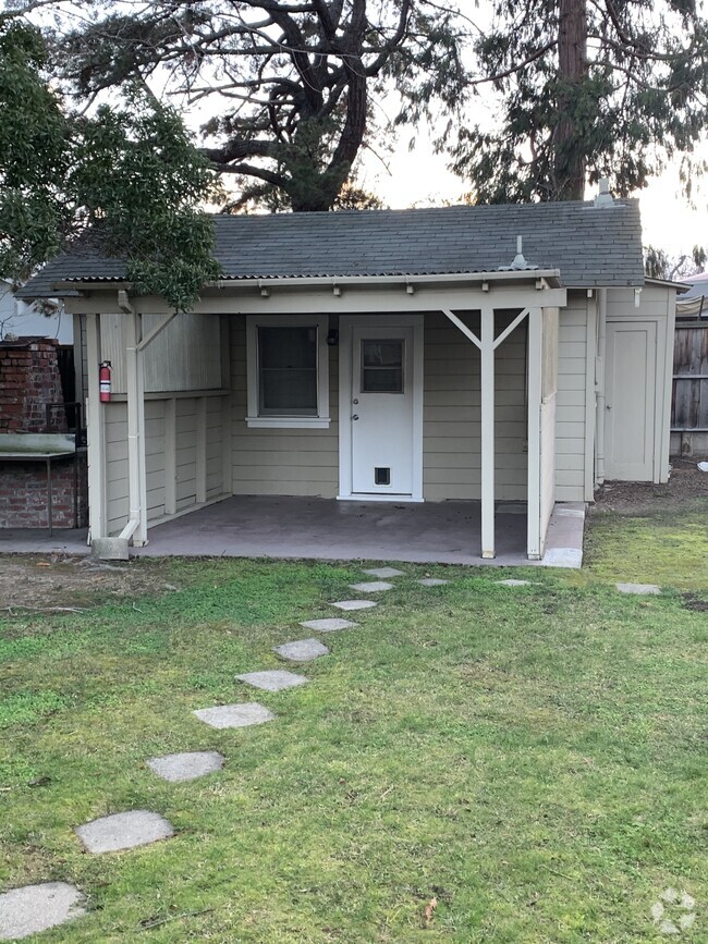 Building Photo - 2080 Yale St Unit Cottage Rental