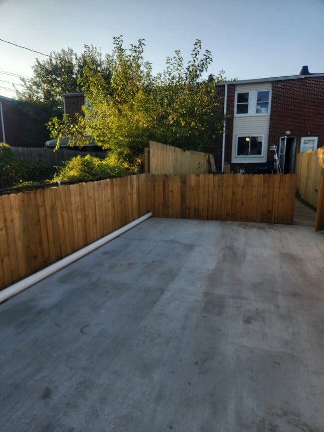 Photo - 8019 Gough St