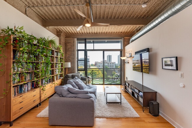 Photo - 2545 S Dearborn St Unidad 511