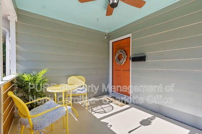 Photo - 1638 Academy St