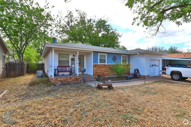 Building Photo - 801 Briarwood St Rental