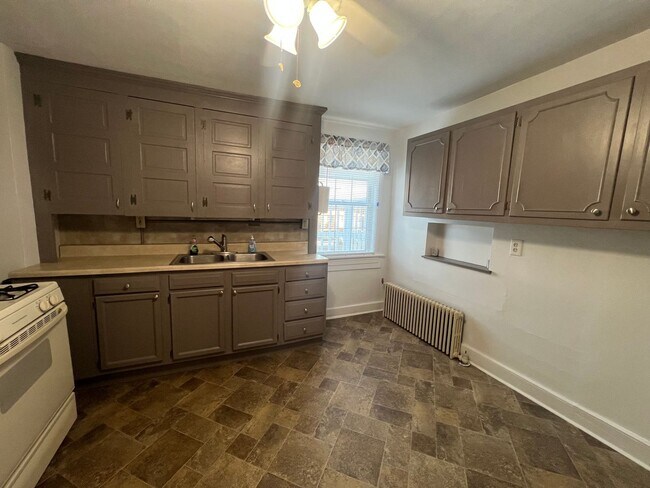 Photo - 1221 E Philadelphia St Unidad 3