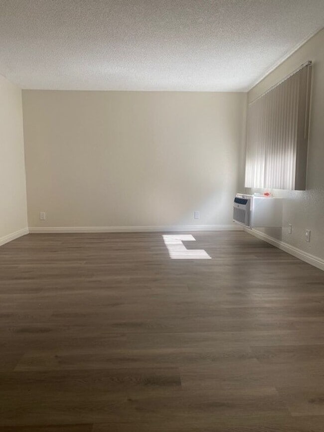 Photo - 15434 Rayen St