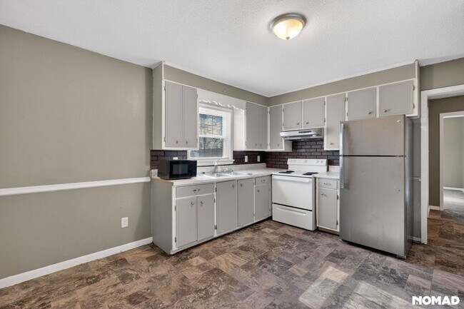 Photo - 1544 31st St Ct SE