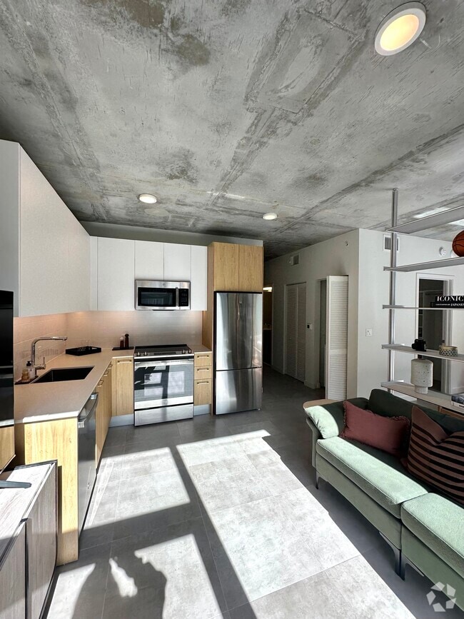 Building Photo - 370 NW 33rd St Rental