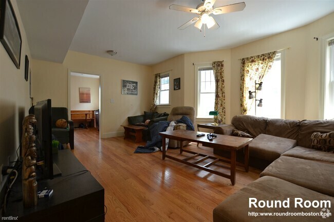 Building Photo - 74 Brooks St Rental