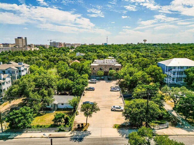 Photo - 1011 N LBJ Dr Unit 101A