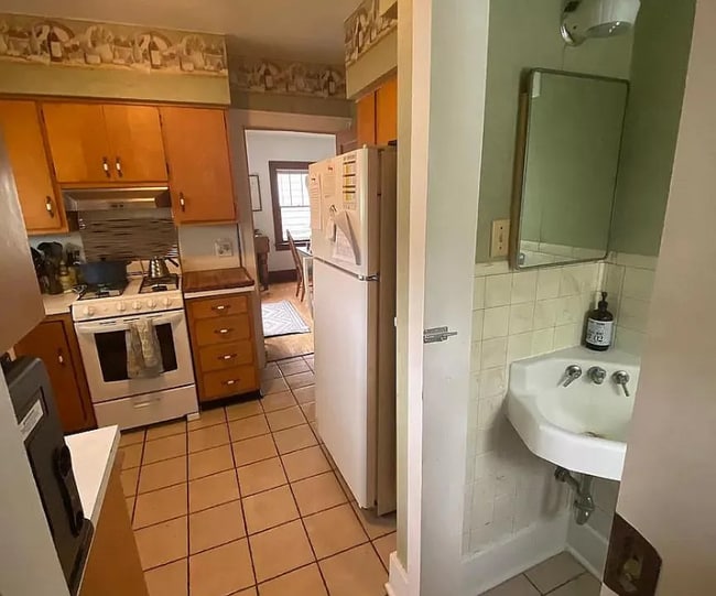 Photo - 209 E Lutz Ave