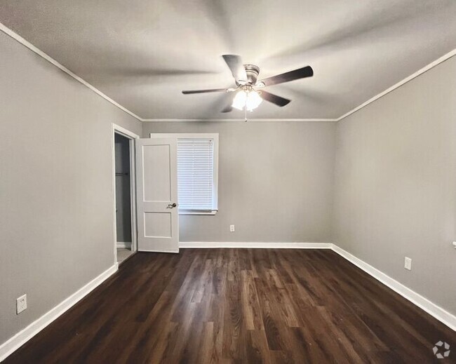 Building Photo - (NEW LISTING!) 1 bed/1bath apartment in Mi...