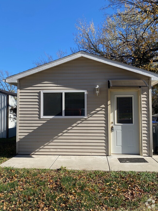 Building Photo - 810 S Taylor St Rental