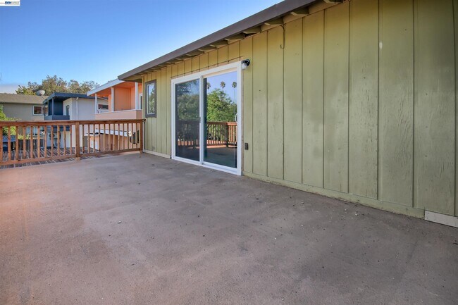 Photo - 127 Walti St