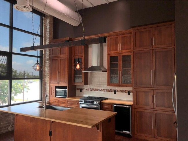 Photo - 110 W 2nd St Unit Loft B