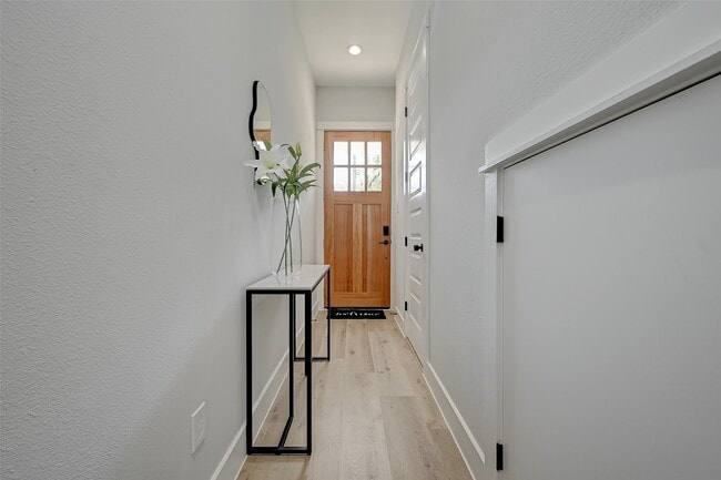 Photo - 2105 Sam Wilson St