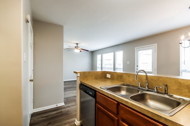 Photo - 1111 Richcrest Dr
