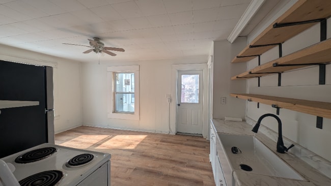 Photo - 416 Burgess St