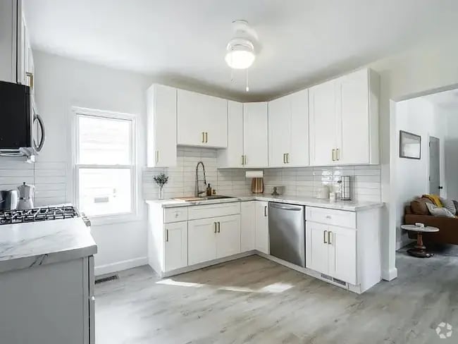 Building Photo - 823 E Lincoln Ave Rental