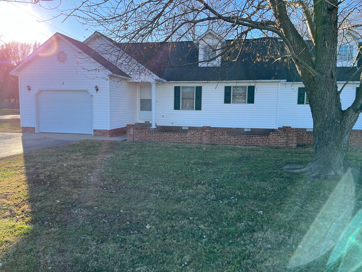 Photo - 1 N 1 Mile Rd House