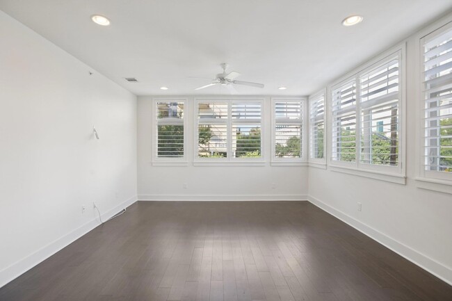 Photo - 908 Nueces St Unidad 28