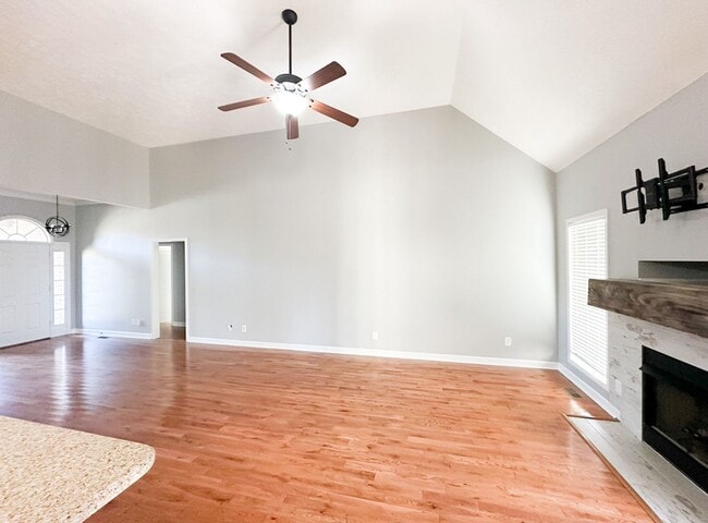 Photo - 5 Bedroom 3 Bathroom Home!