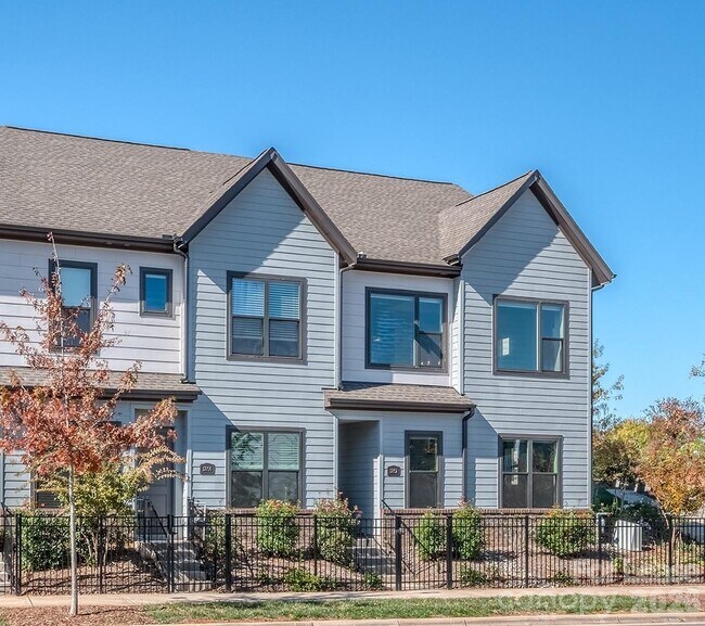 Building Photo - 5862 Ardrey Kell Rd