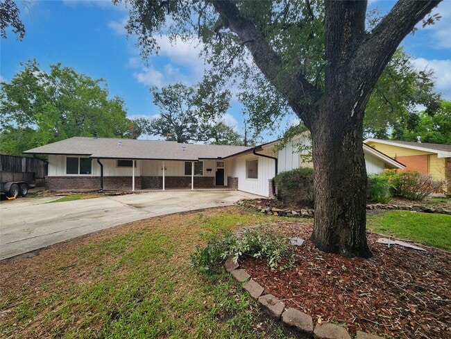 Building Photo - 5603 Arboles Dr