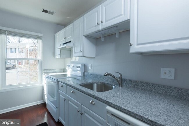 Photo - 3 Kingsbridge Ct