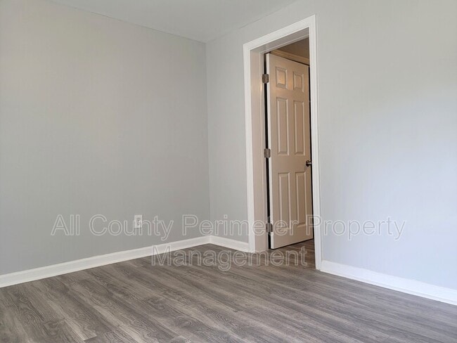 Photo - 2349 Mason St