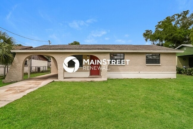 Photo - 3 Bedroom Pet-Friendly Home in Tampa, FL with Main Street Renewal