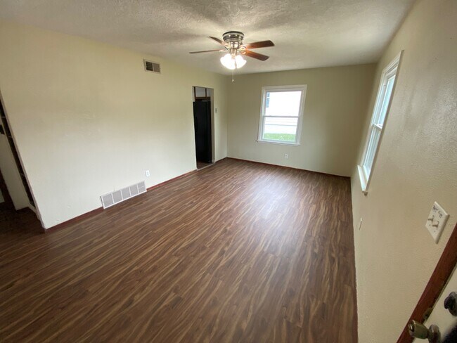 Photo - 3006 S Summit Ave