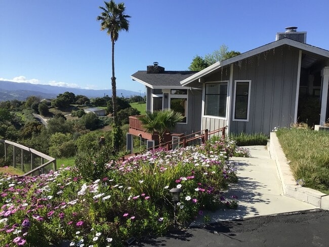 Photo - LUXURIOUS PRIVATE STUDIO WITH BREATH TAKING VIEWS