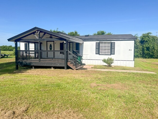 Building Photo - Remodeled 5 Bed | 2 Bath Mobile Home on Ha...
